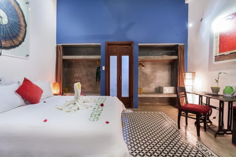 Bed, Seating area, Bedroom