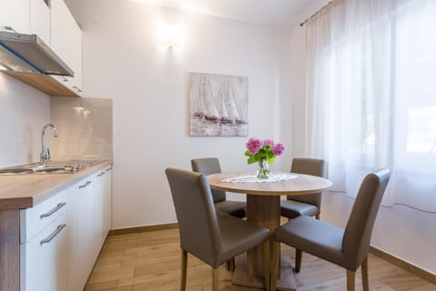 Guest house "Litus" Bed and Breakfast in Podstrana