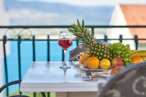 Food and drinks, Sea view