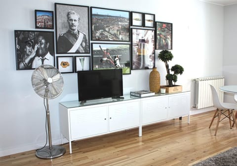 Property logo or sign, Photo of the whole room, Decorative detail