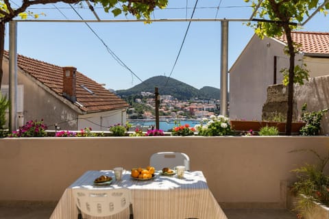 Balcony/Terrace, Food and drinks