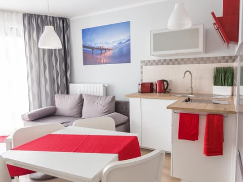 Coffee/tea facilities, Kitchen or kitchenette, Photo of the whole room, Seating area, Dining area