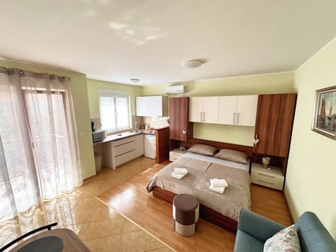 Property building, Bed, Bedroom, wardrobe, kitchen