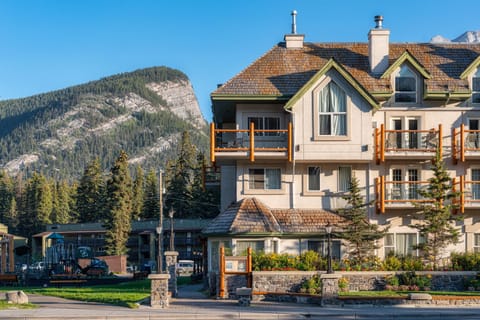 Property building, Summer, Mountain view