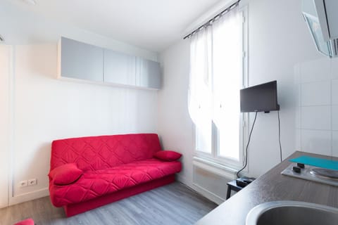 TV and multimedia, Kitchen or kitchenette, Living room, Seating area