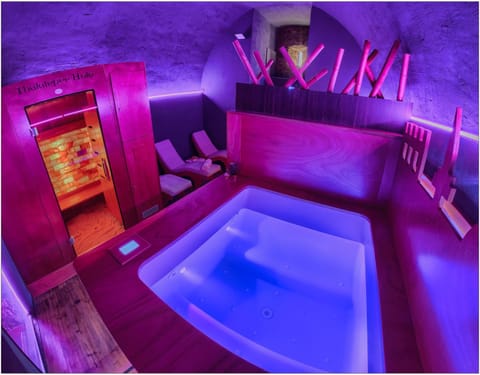 Hot Tub, Hot Tub, Spa and wellness centre/facilities