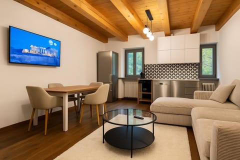 TV and multimedia, Kitchen or kitchenette, Seating area, Dining area