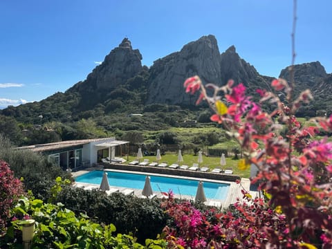 Natural landscape, Mountain view, Pool view, Swimming pool, sunbed