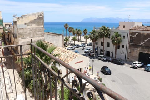City view, Sea view