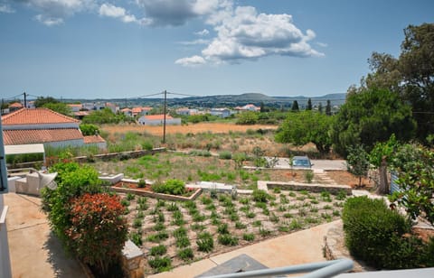 Maira Arch House House in Islands