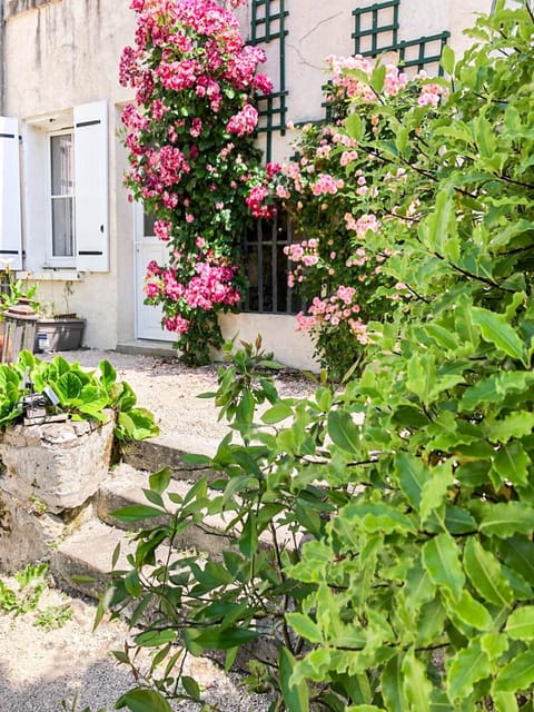 Les Troglos de la Tufolière Bed and Breakfast in Centre-Val de Loire