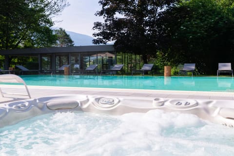 Garden, Hot Tub, Swimming pool