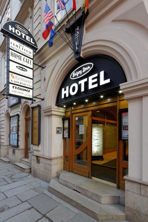 Facade/entrance, Facade/entrance