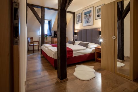 Bed, Bedroom, Street view