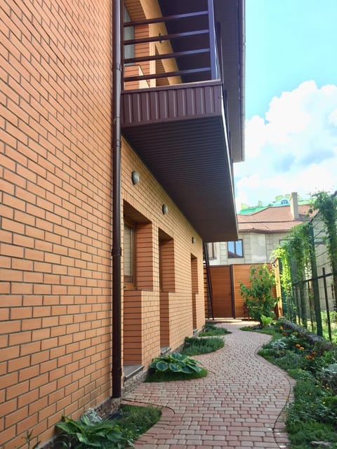 Property building, Day, Garden, Garden view