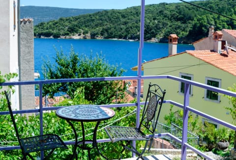 Off site, Day, Neighbourhood, Natural landscape, Summer, Balcony/Terrace, Seating area