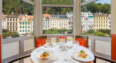 Restaurant/places to eat, Food and drinks, Food, City view, Lunch, Dinner