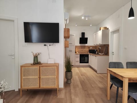 TV and multimedia, Kitchen or kitchenette, Dining area