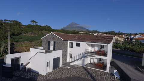 Property building, Patio, Bird's eye view, Garden, Balcony/Terrace, Mountain view