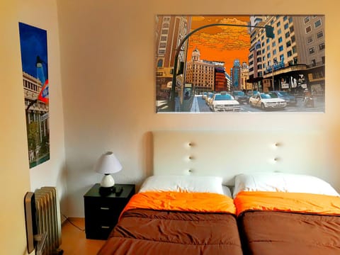 TV and multimedia, Other, Photo of the whole room, Decorative detail, Bedroom, Area and facilities