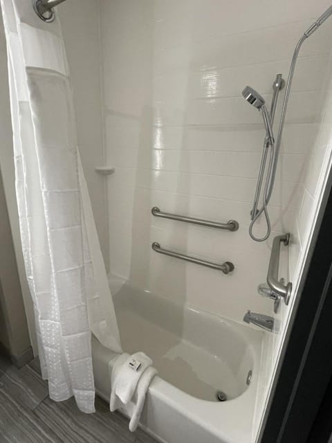 Holiday Inn Express Hotel and Suites Ada by IHG Hotel in Ada