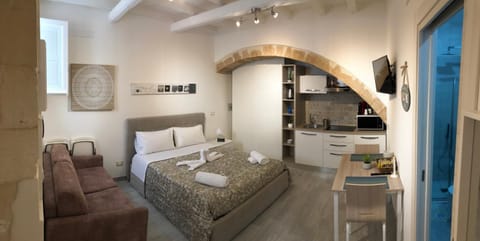 Bed, Area and facilities