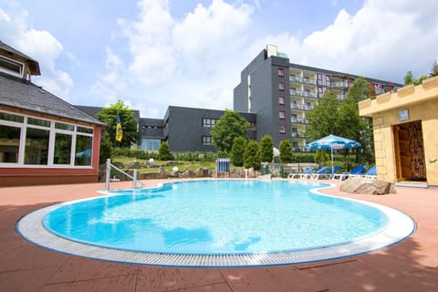Property building, Day, Summer, Pool view, Swimming pool, Swimming pool