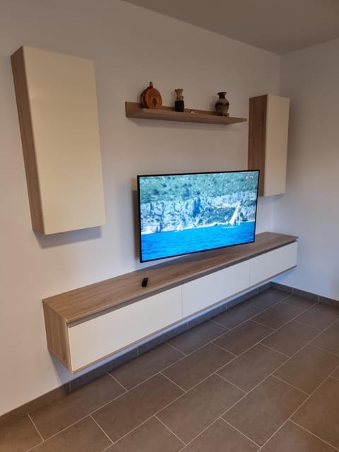 Communal lounge/ TV room, TV and multimedia