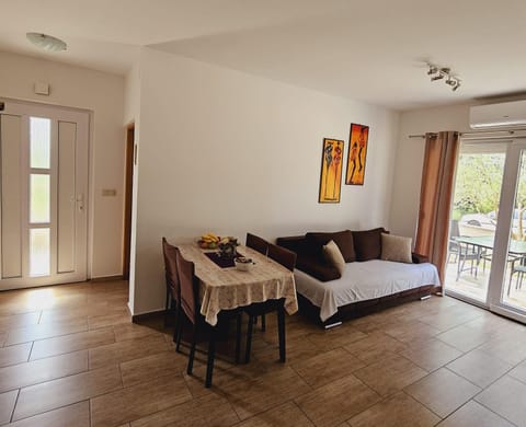 Bed, Balcony/Terrace, Living room, Seating area, Dining area