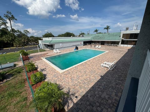 Swimming pool, Swimming pool, sunbed