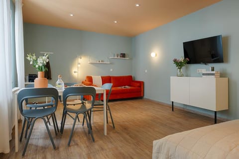 Bed, Living room, Photo of the whole room, Bedroom