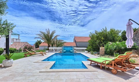 Garden, Swimming pool