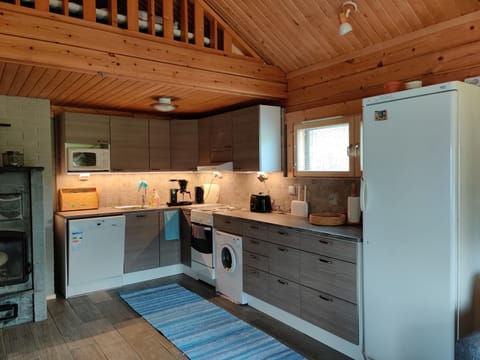 Coffee/tea facilities, Kitchen or kitchenette, dishwasher, oven