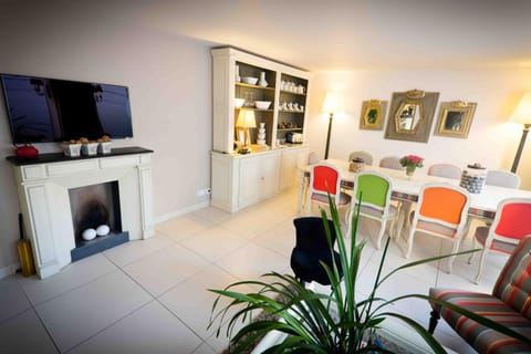 Lounge or bar