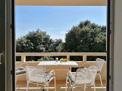 View (from property/room), Balcony/Terrace, Dining area