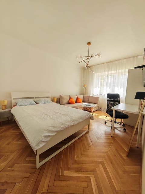 Bed, TV and multimedia, Living room, Photo of the whole room, Bedroom