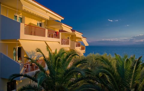 Property building, View (from property/room), Balcony/Terrace, Sea view, Sunrise