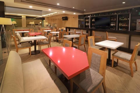 Restaurant/places to eat, Lobby or reception, Lounge or bar