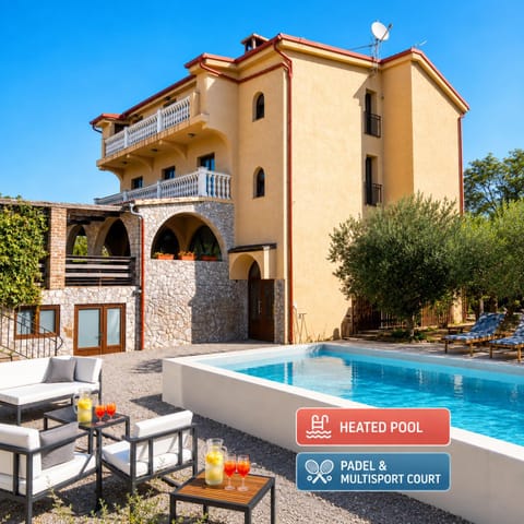Property building, Restaurant/places to eat, Seating area, Pool view, Pool view, Swimming pool