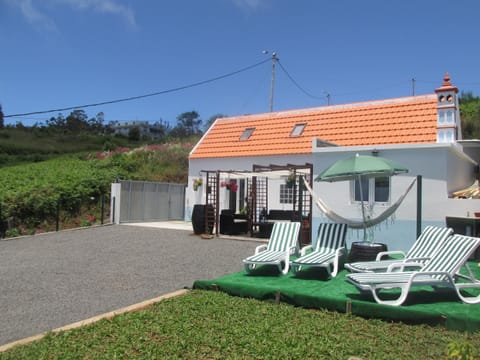 Patio, Facade/entrance, BBQ facilities, Garden, Lobby or reception, Food and drinks, Banquet/Function facilities, Decorative detail, Pets, Garden view, Mountain view, Sea view, Street view, young children, older children, group of guests