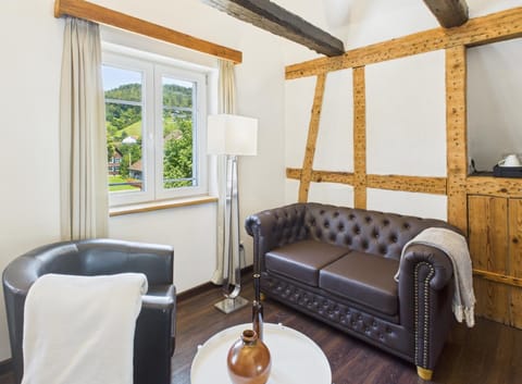 Coffee/tea facilities, View (from property/room), Seating area, Mountain view