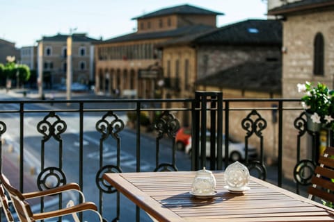 Balcony/Terrace, City view