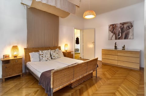 Bed, Inner courtyard view