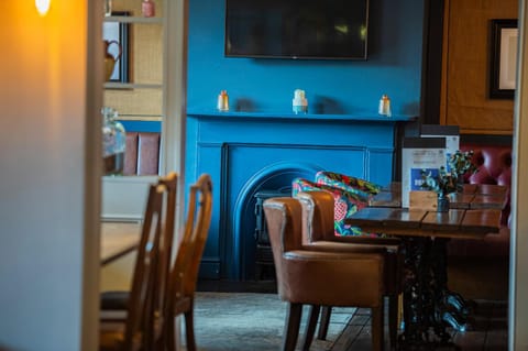 Seating area, Dining area