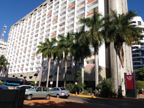 Property building, Facade/entrance, Day