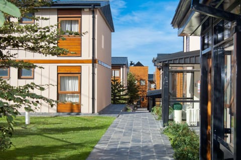 Property building, Property building, Facade/entrance, Day, Garden, Garden