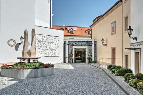 Inner courtyard view