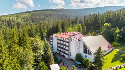 Property building, Nearby landmark, Spring, Natural landscape, Bird's eye view, Mountain view