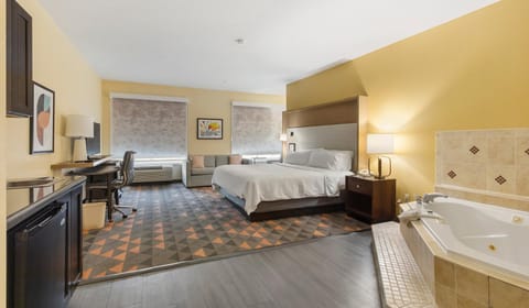 Bed, Hot Tub, Bedroom