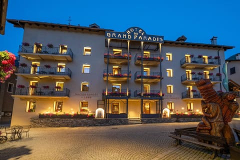 Property building, Night